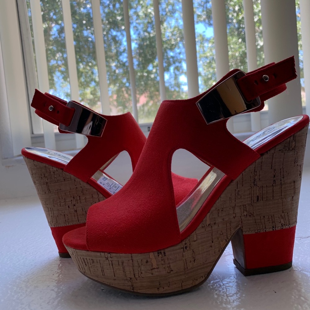 Carlos Red Wedge Sandals Size 7